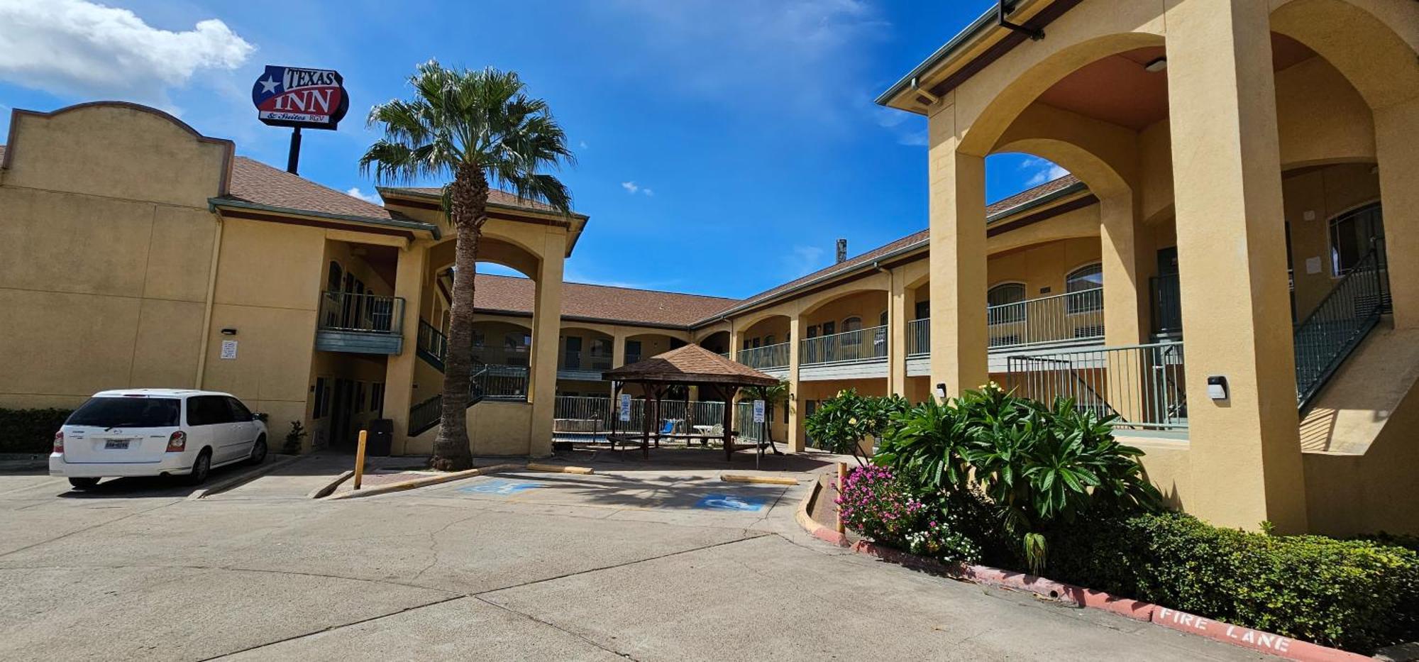 Texas Inn And Suites Rgv Edinburg Exterior photo